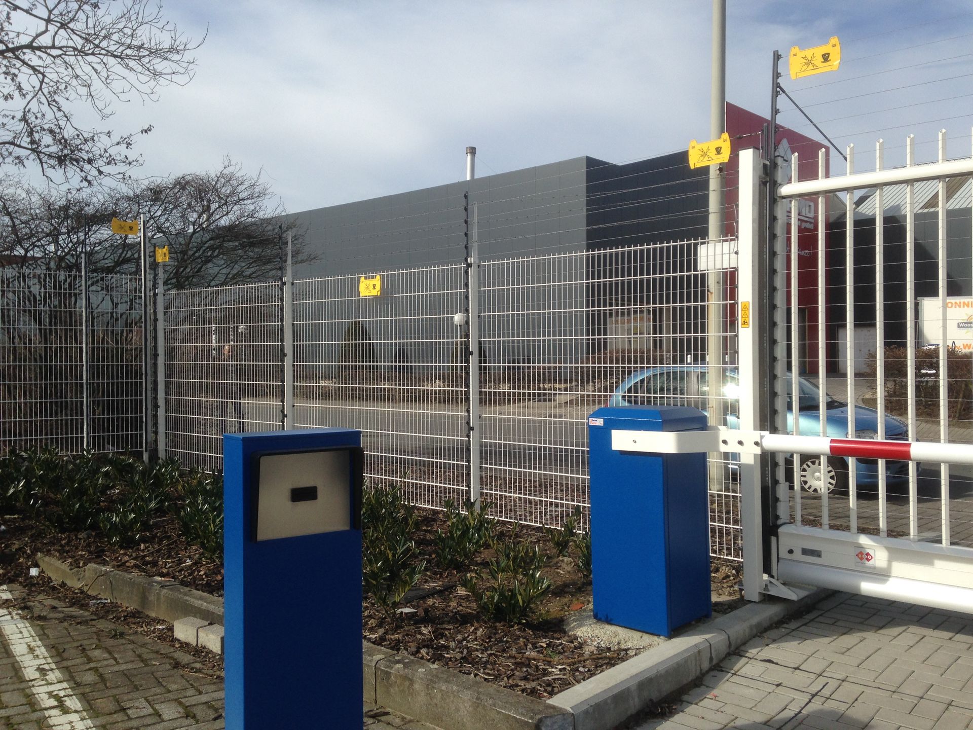 Beveiliging met schrikdraad in de automobiel sector